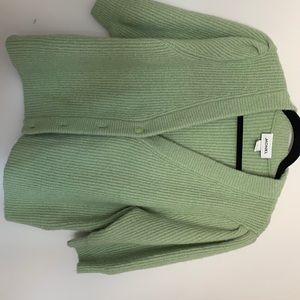 Spring green cropped sweater with puff sleeves.
